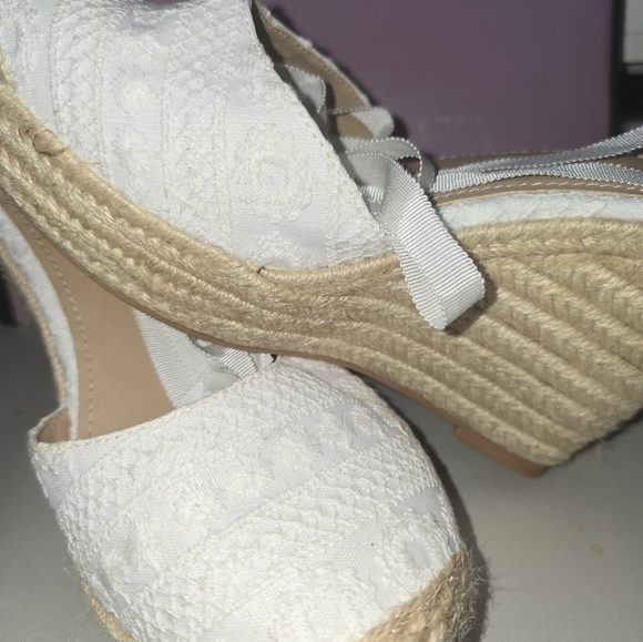 Torrid white/tan Wedge, size 9ww - Picture 4 of 7